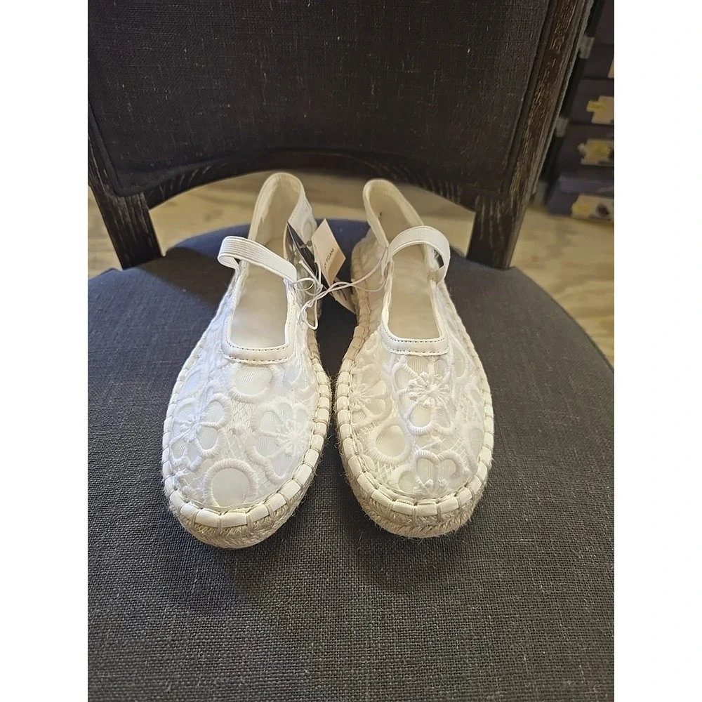 Women's Celia Floral Lace Mary Jane Espadrille Flat with Memory Foam Insole Sz 6